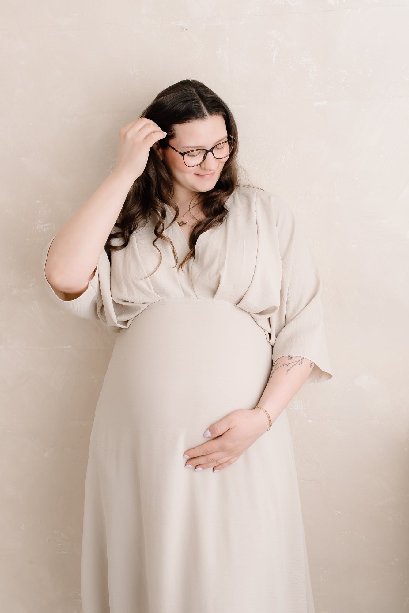 Curvy Babybauchfotografie Düsseldorf, Curvy Babybauchshooting Düsseldorf