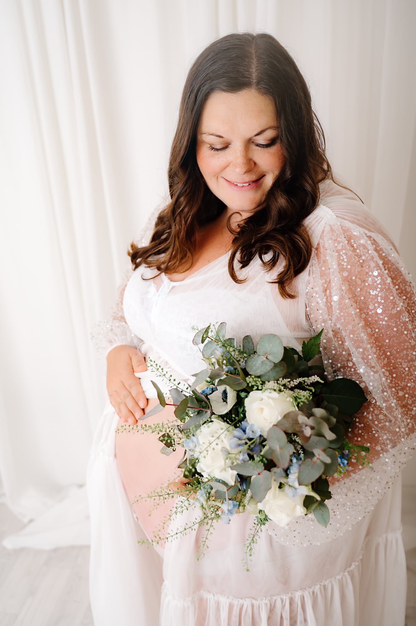 Curvy Babybauchfotografie Düsseldorf, Curvy Babybauchshooting Düsseldorf