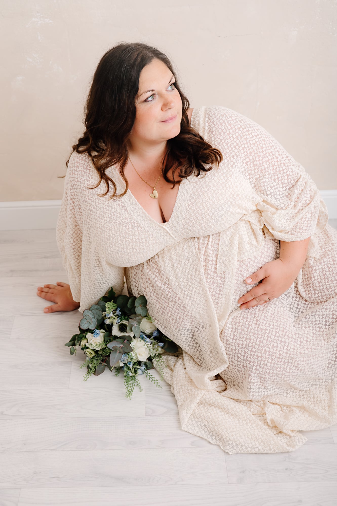 Curvy Babybauchfotografie Düsseldorf, Curvy Babybauchshooting Düsseldorf