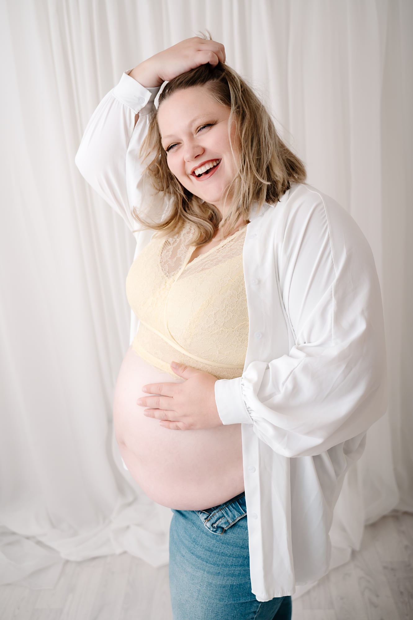 Curvy Babybauchfotografie Köln, Curvy Babybauchshooting Köln, Plus Size Shooting